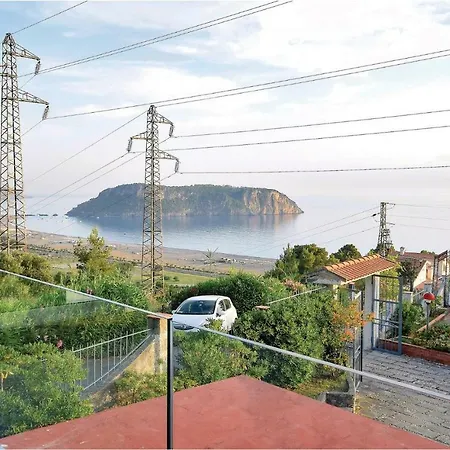Amazing In W/ 3 Bedrooms Praia a Mare