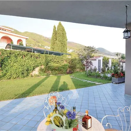 Amazing In W/ 3 Bedrooms Praia a Mare