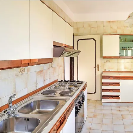 Amazing In W/ 3 Bedrooms Praia a Mare